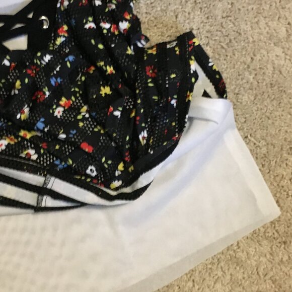 Retro Floral and Mesh Cross Lace Up Tee - Picture 9 of 16